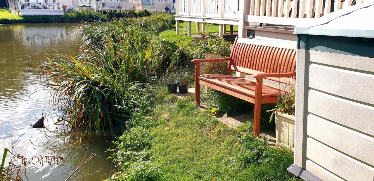 Lakeside Cotswold Holiday Home Cirencester Exterior foto