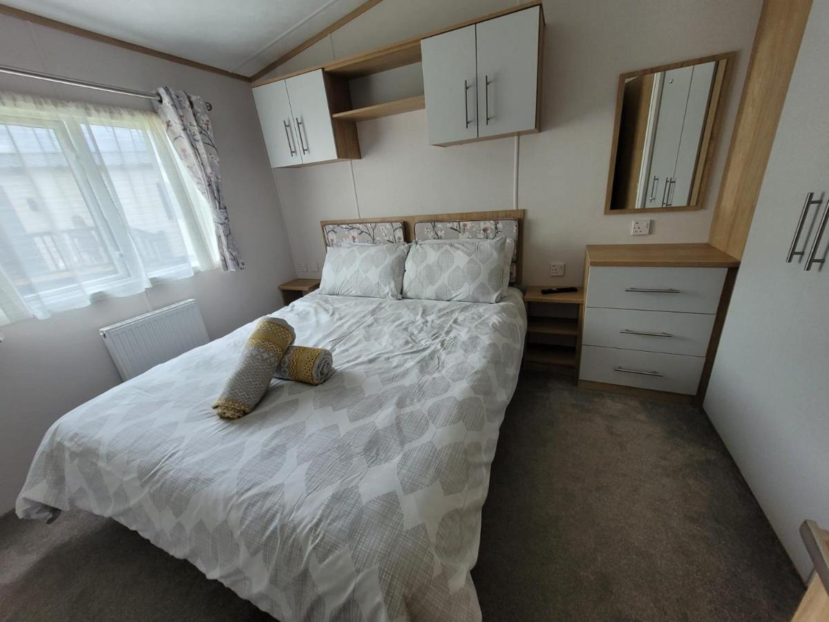 Lakeside Cotswold Holiday Home Cirencester Exterior foto