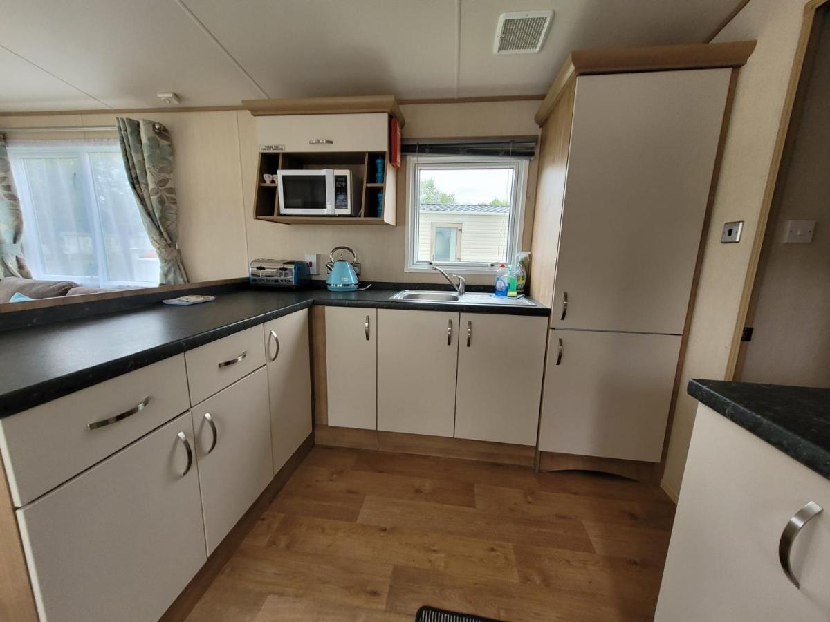 Lakeside Cotswold Holiday Home Cirencester Exterior foto