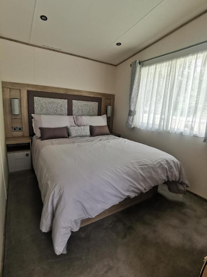 Lakeside Cotswold Holiday Home Cirencester Exterior foto