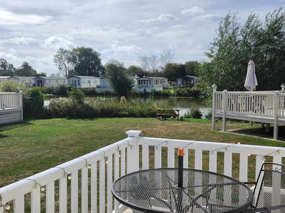 Lakeside Cotswold Holiday Home Cirencester Exterior foto